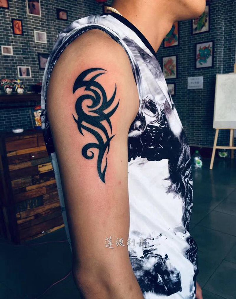 大臂图腾完成纹身图片_手臂手部新传统图腾纹身图案