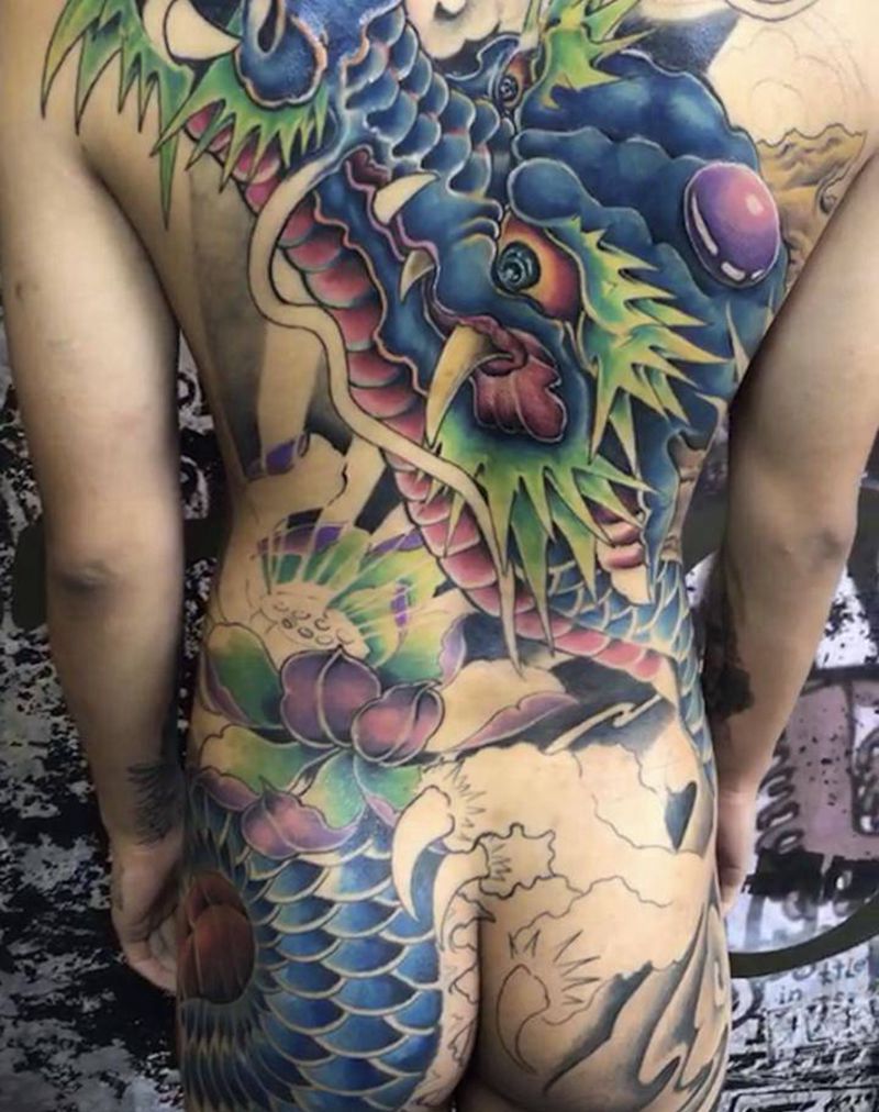 龍纹身图片_背部腿部新传统欧美写实中国神龍纹身图案