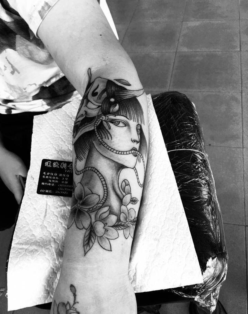 小臂艺伎完成纹身图片_手臂新传统纹身图案