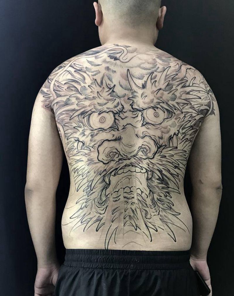 大龙头纹身图片_背部新传统纹身图案