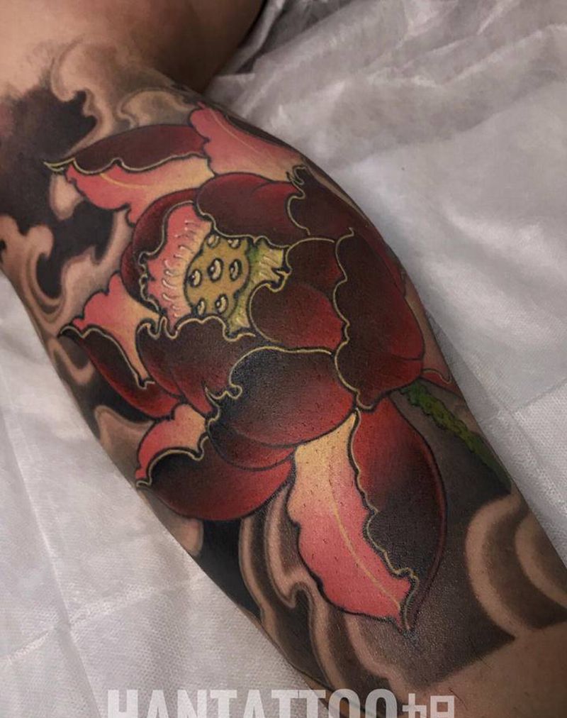 包小腿荷花纹身图片_腿部新传统纹身图案