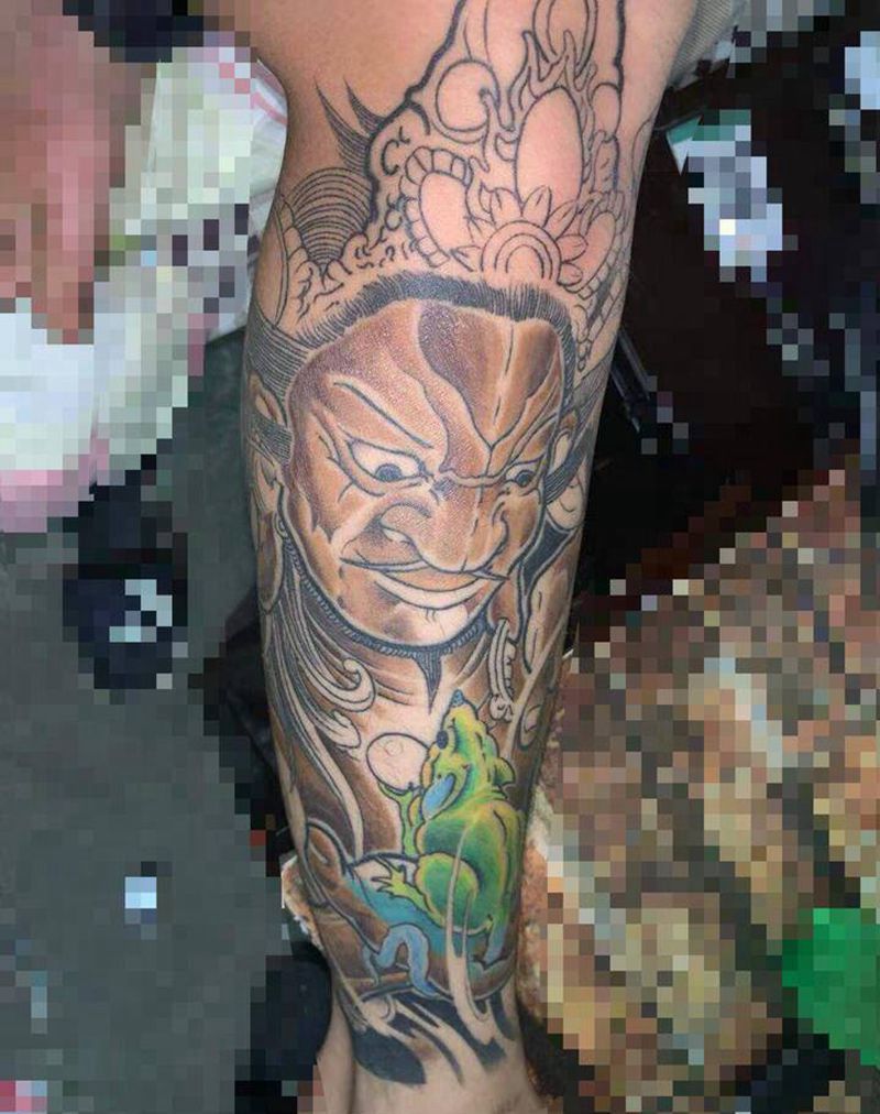 黄财神纹身图片_腿部纹身图案