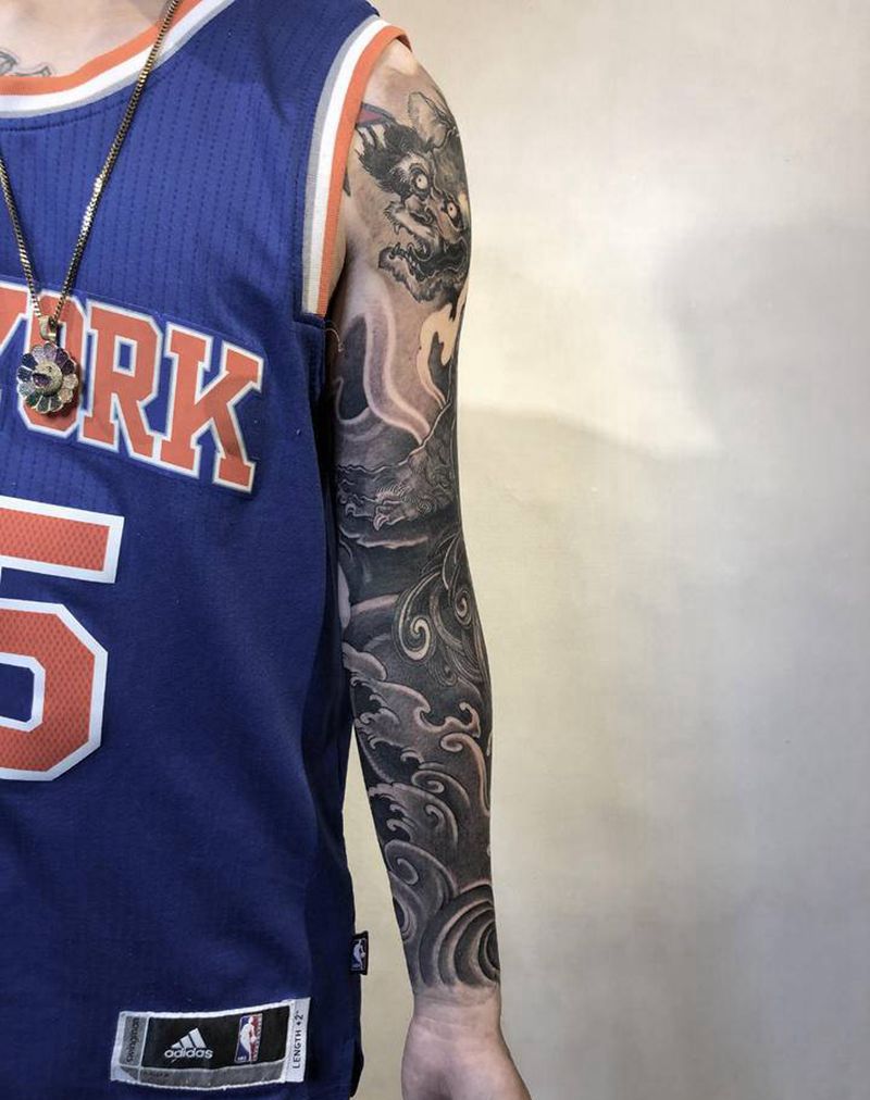 花臂唐狮遮盖纹身图片_手臂新传统唐狮纹身图案