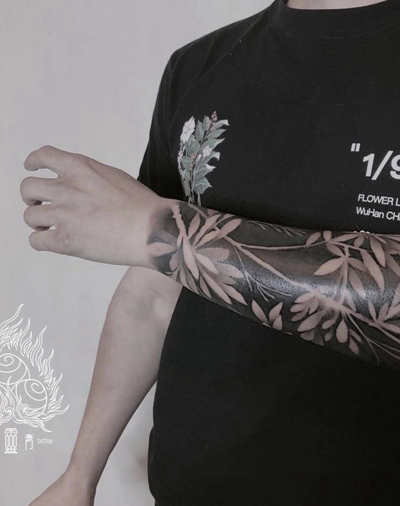 苦艾酒纹身图片_手臂镂空黑臂植物纹身遮盖纹身图案