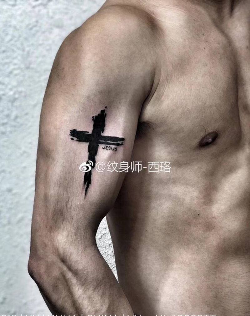 十字架纹身图片_手臂纹身图案