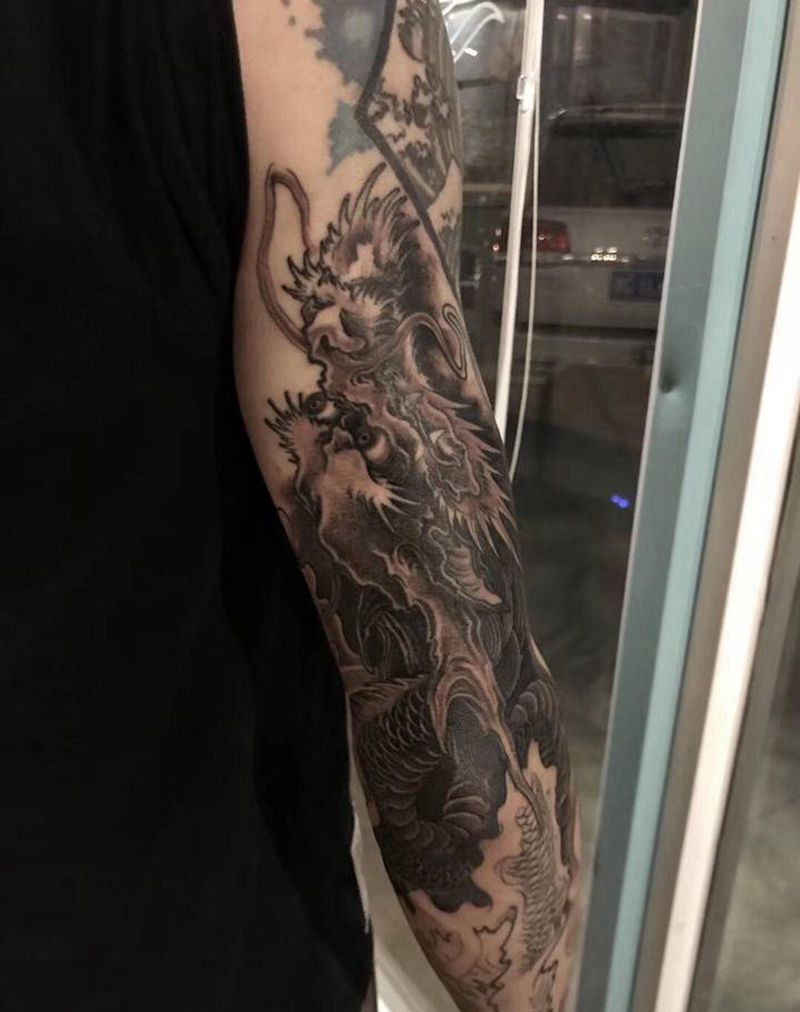 龙，未完成纹身图片_手臂新传统龙纹身图案