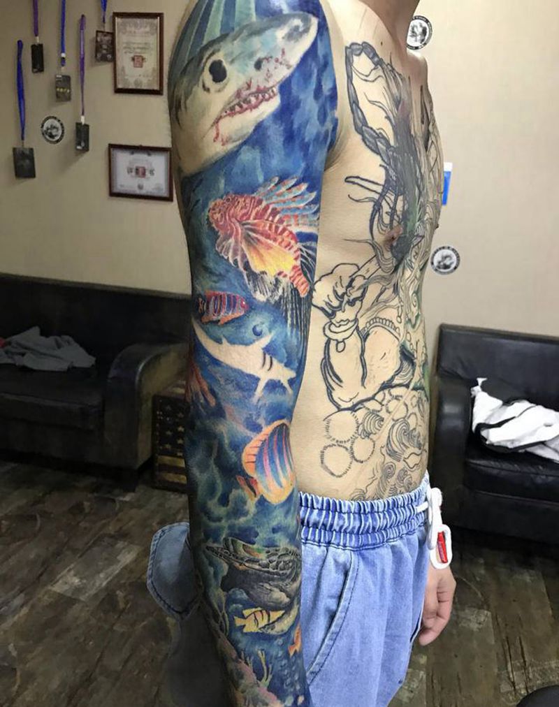海洋世界大体纹身图片_手臂欧美写实New School纹身图案