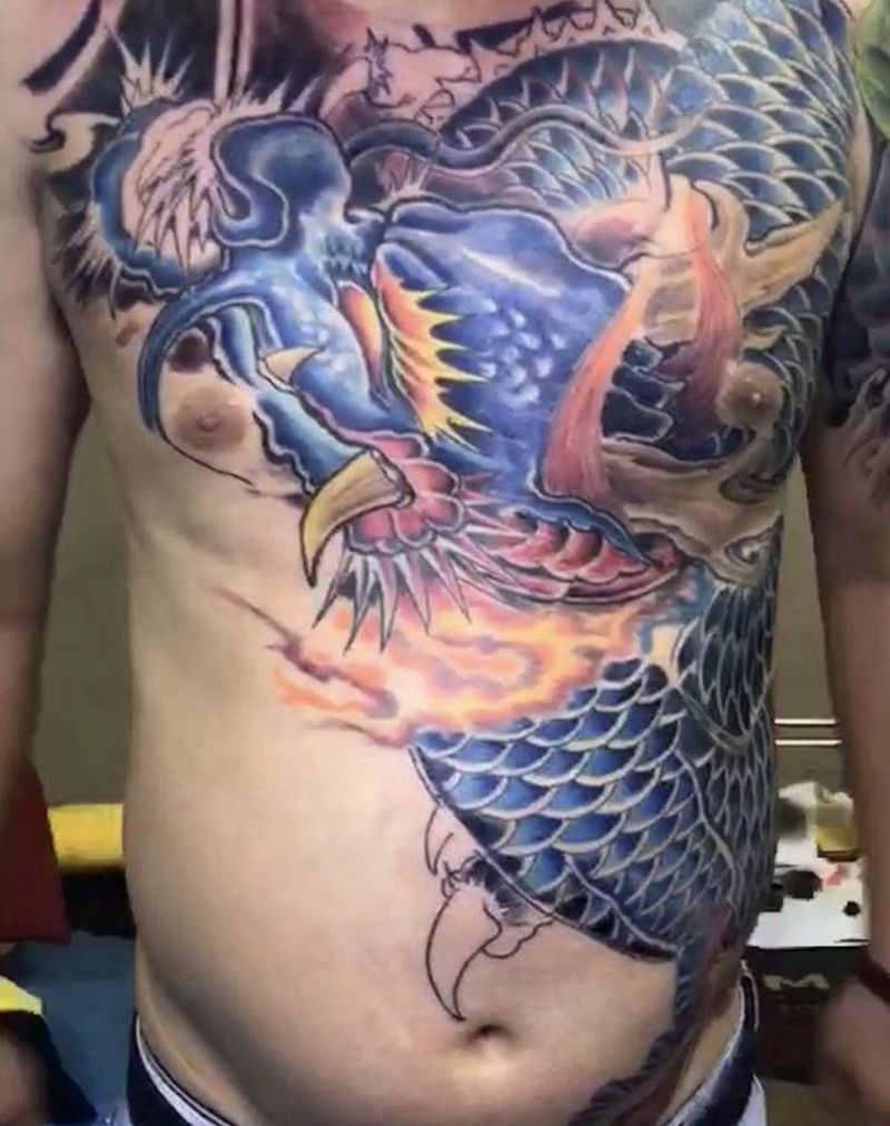 龙，未完成纹身图片_背部新传统水彩彩色纹身图案