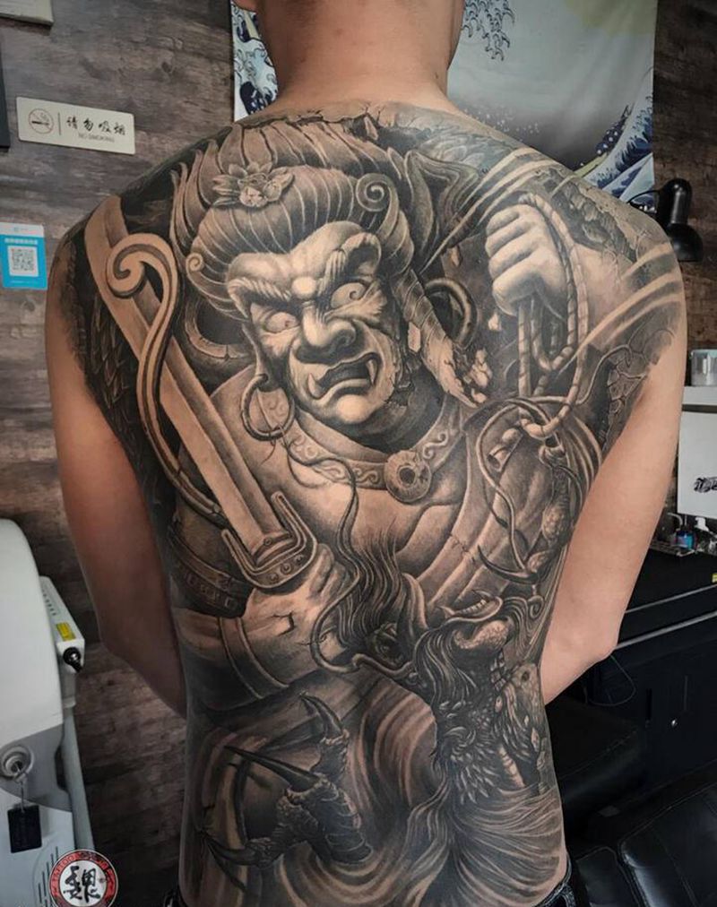 不动明王纹身图片_背部纹身图案