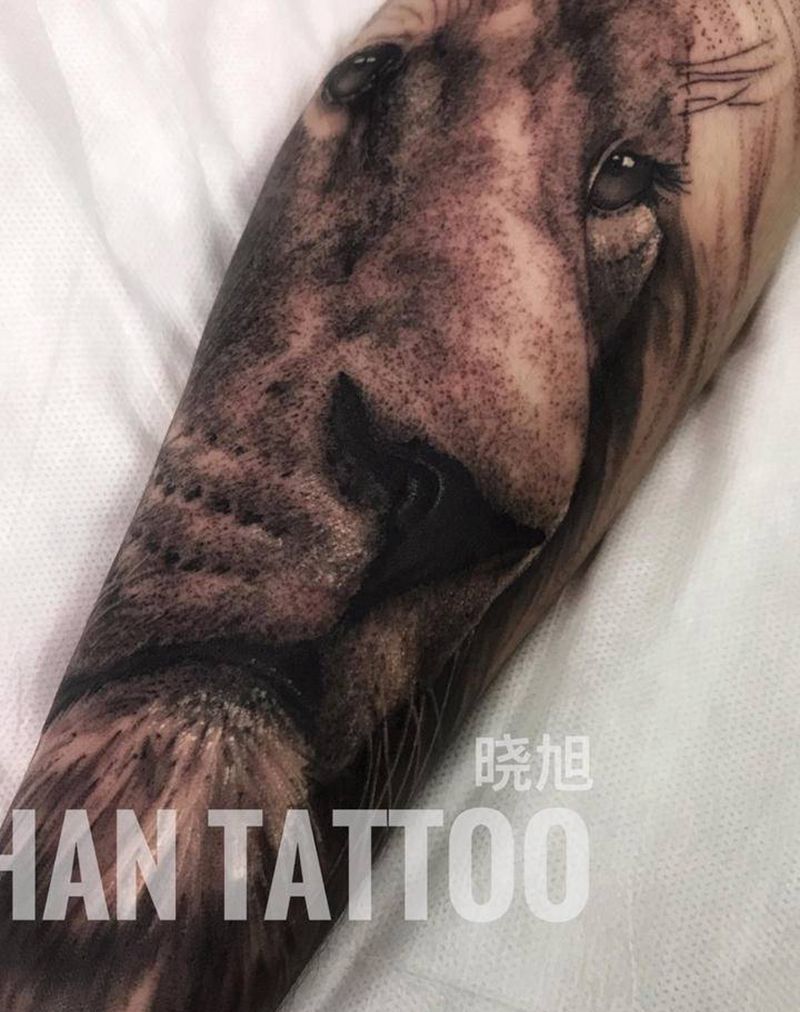 小臂狮子纹身图片_手臂欧美写实纹身图案