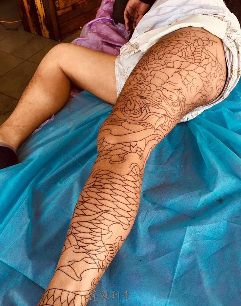 盘龙腿线条完成纹身图片_腿部臀部新传统纹身图案