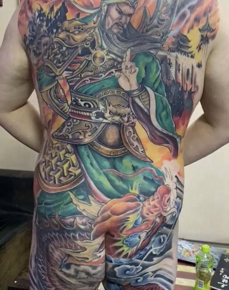 关羽纹身图片_背部臀部新传统纹身图案