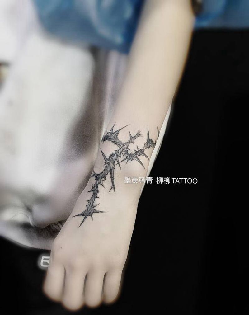 荆棘纹身图片_手臂纹身图案