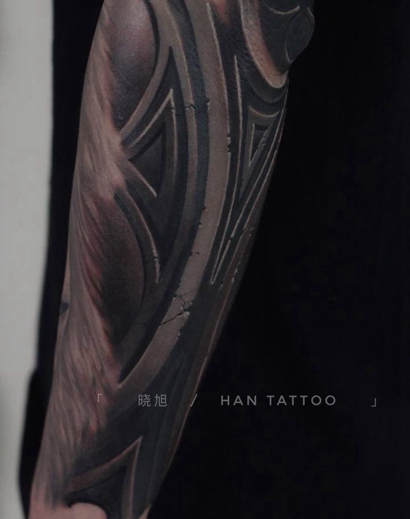 小臂欧美窗花纹身图片_手臂欧美写实纹身图案