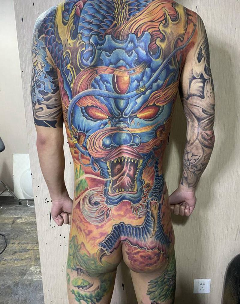 龙纹身图片_背部臀部新传统水彩纹身图案