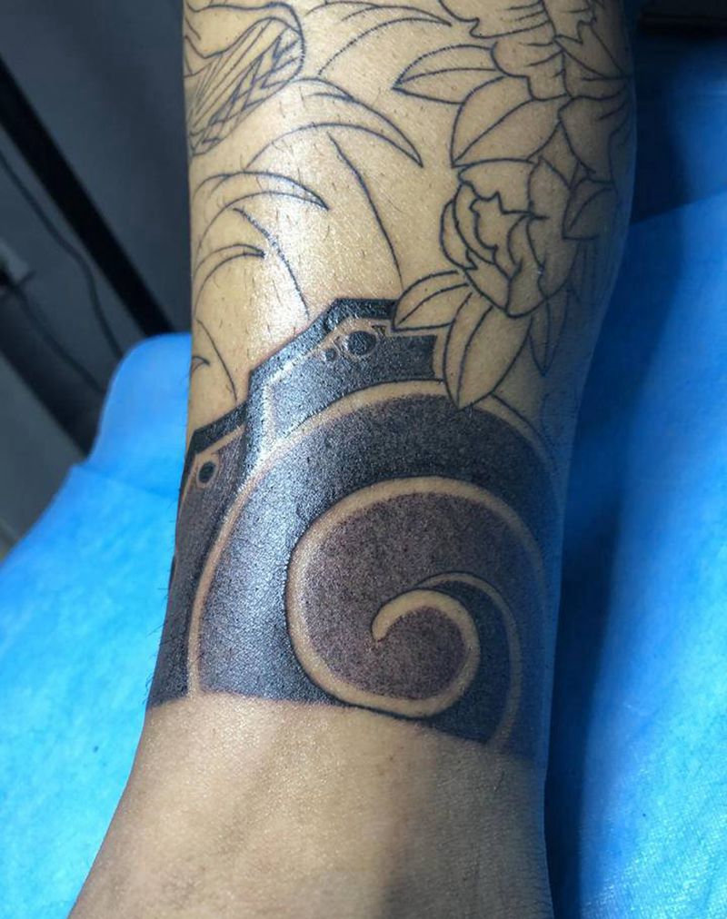 圆三纹身图片_腿部老传统般若牡丹纹身图案