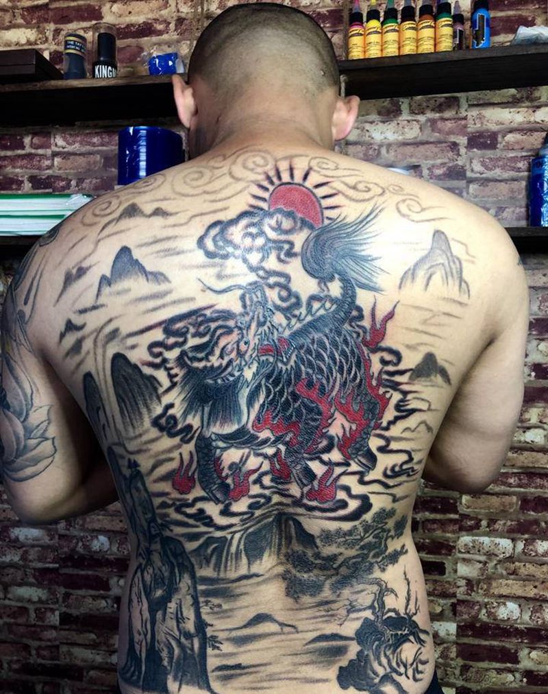 山水麒麟纹身图片_背部山水纹身图案