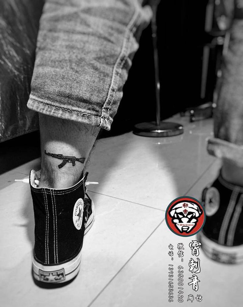 AK纹身图片_脚部纹身图案