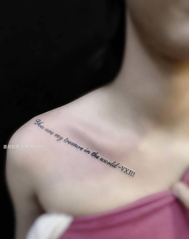 小字母纹身图片_肩部纹身图案