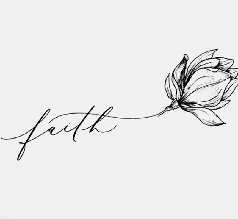 小花一枚纹身图片_胸部纹身图案