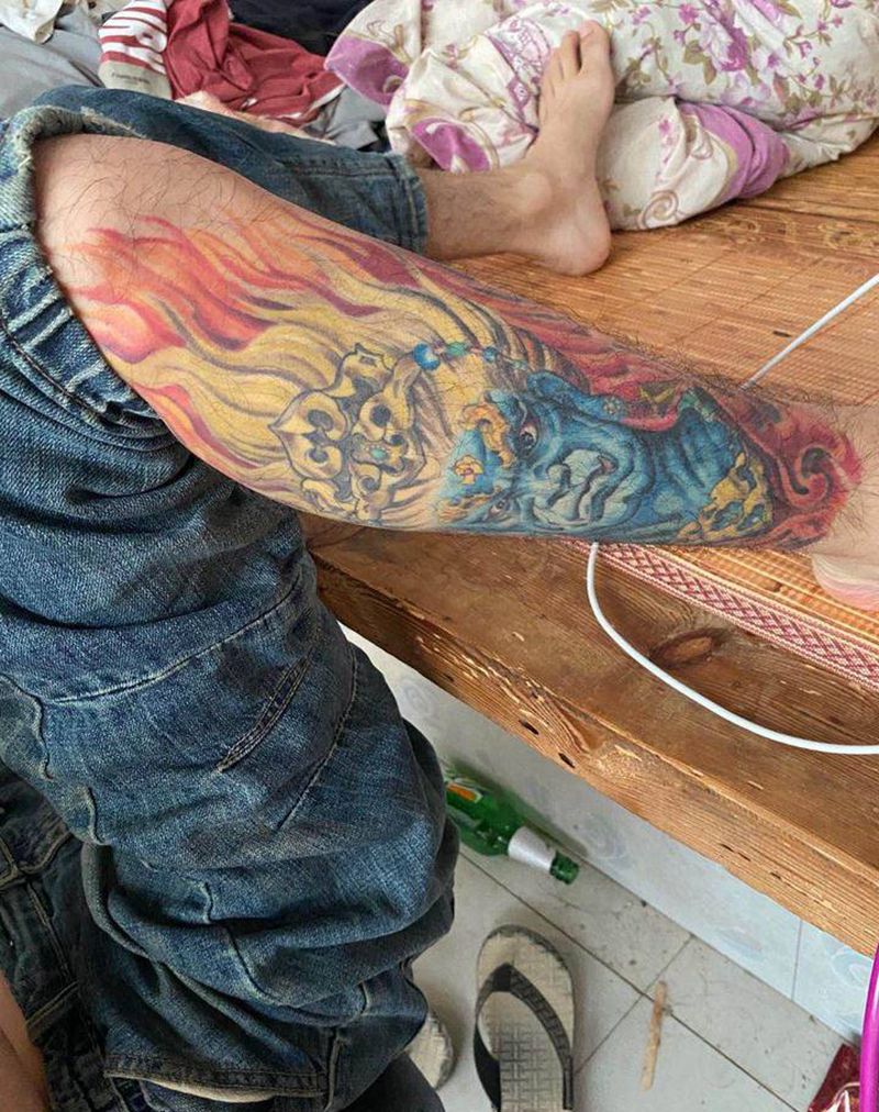 不动明王纹身图片_腿部新传统纹身图案