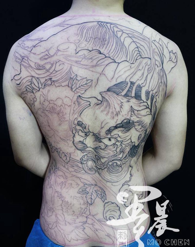 唐狮纹身图片_背部纹身图案