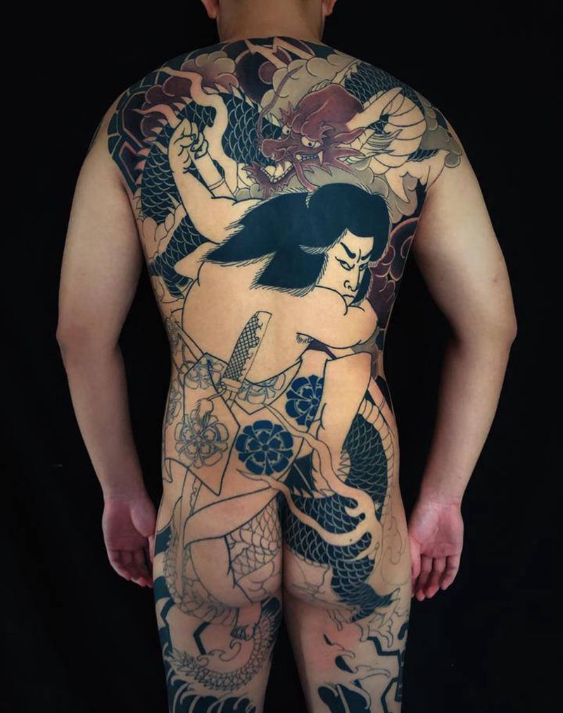 九纹龙史进纹身图片_背部臀部纹身图案