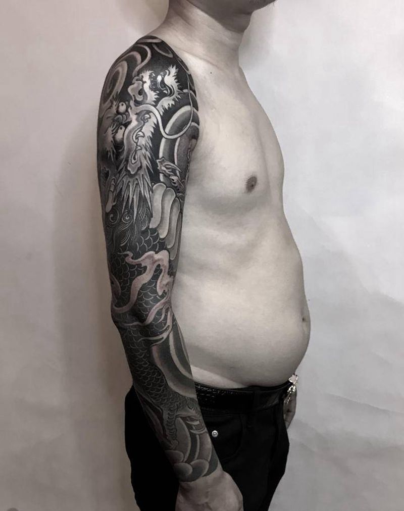 龙纹身图片_手臂老传统龙纹身图案