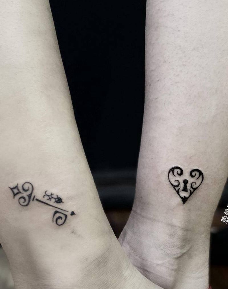 情侣纹身纹身图片_腿部纹身图案