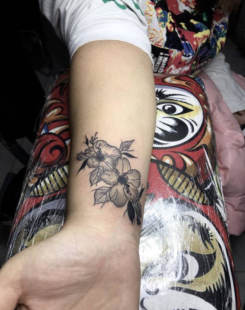素花纹身图片_手臂素花纹身图案