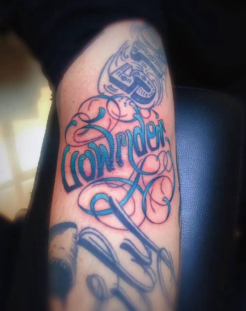 花体字纹身图片_手臂花体字纹身图案