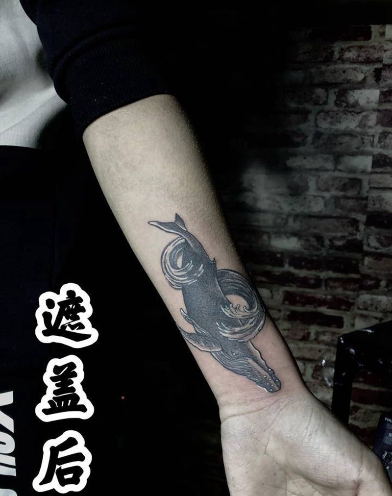 鲸鱼纹身图片_手臂鲸鱼遮盖纹身图案