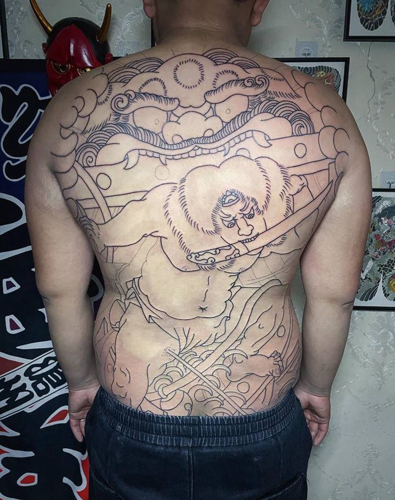 张顺纹身图片_背部老传统纹身图案