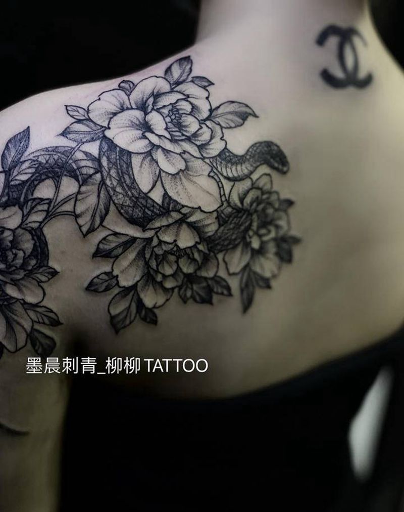 素花纹身图片_肩部纹身图案