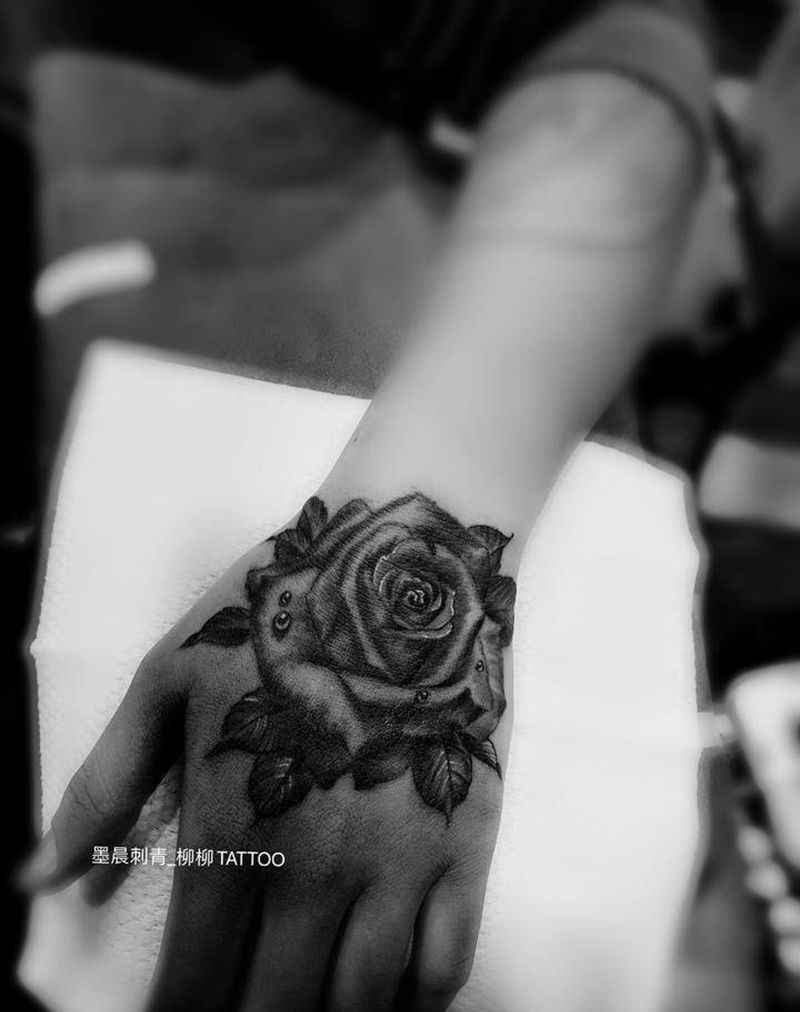玫瑰纹身图片_手部纹身图案