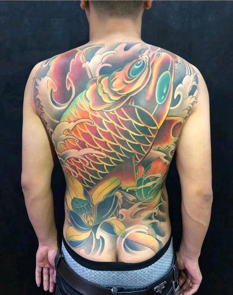 满背鱼纹身图片
