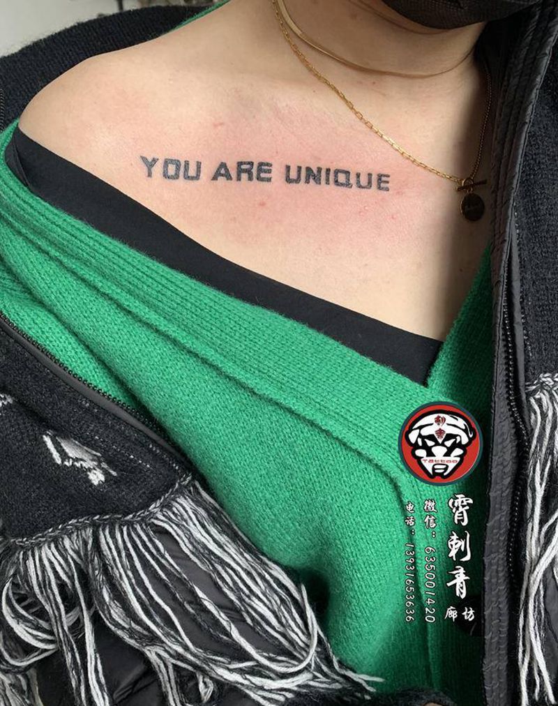 小清新字母纹身图片_胸部花体字纹身图案