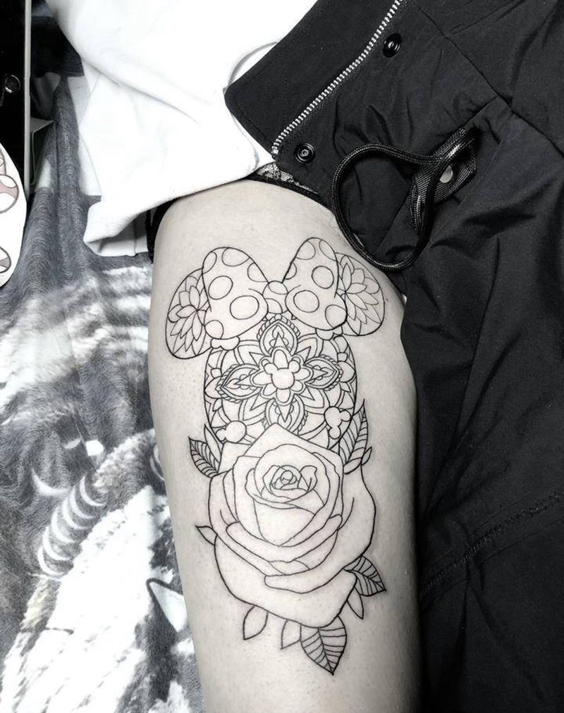 米老鼠纹身图片_腿部点刺纹身图案