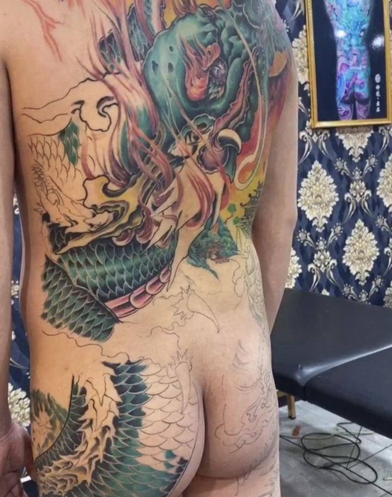 龙游山河。添加了傅海林老师的手纹身图片_背部臀部新传统老传统纹身图案