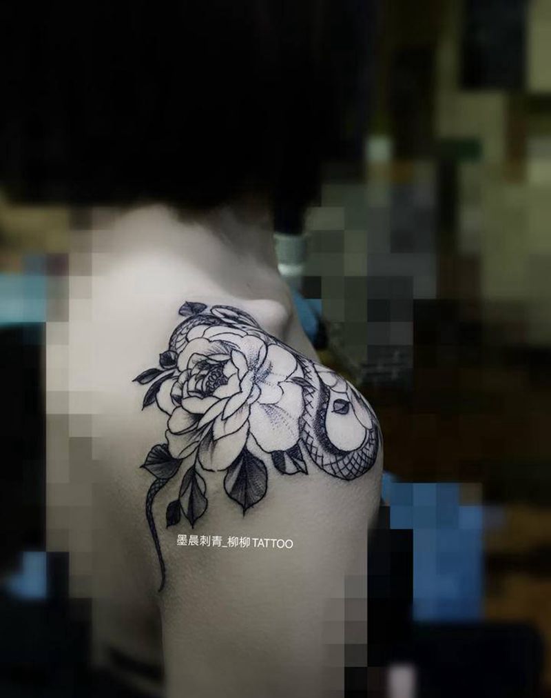 花蛇纹身图片_肩部纹身图案