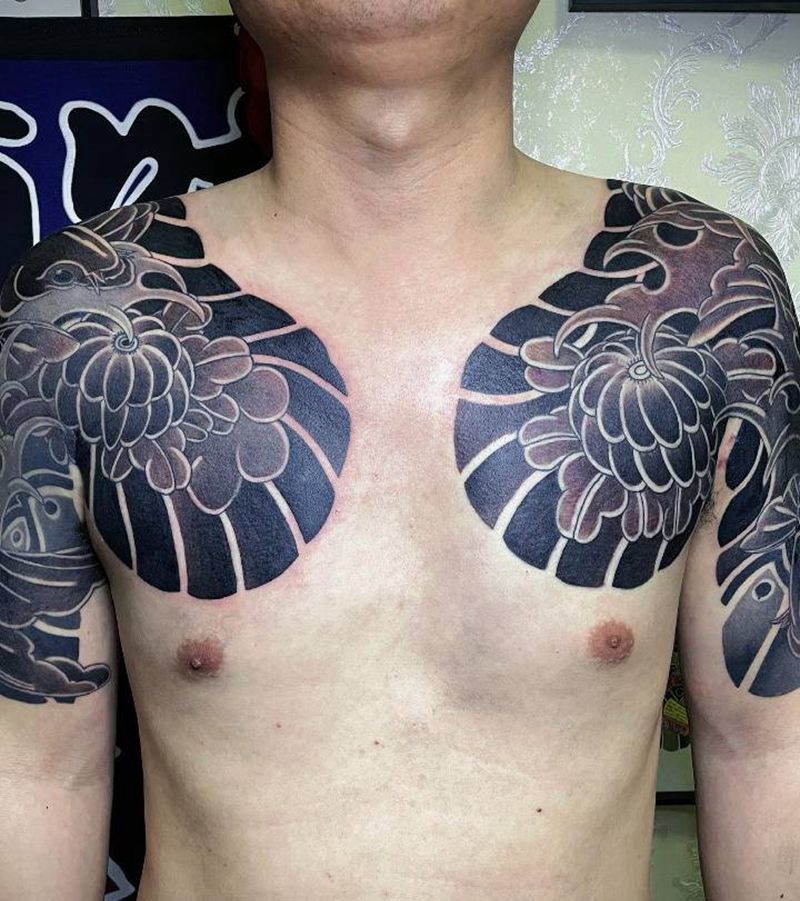 双半钾鲤鱼纹身图片_手臂胸部老传统纹身图案