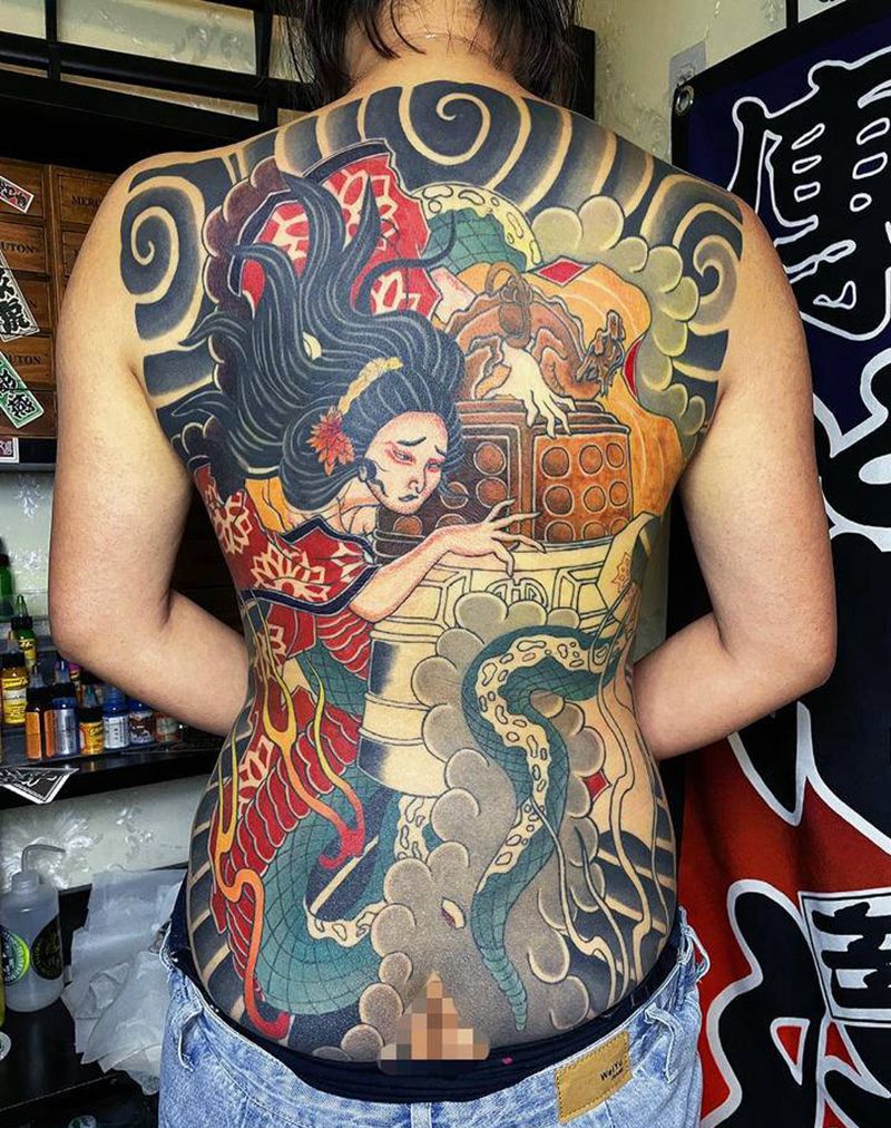 清姬 老传统纹身图片_背部纹身图案