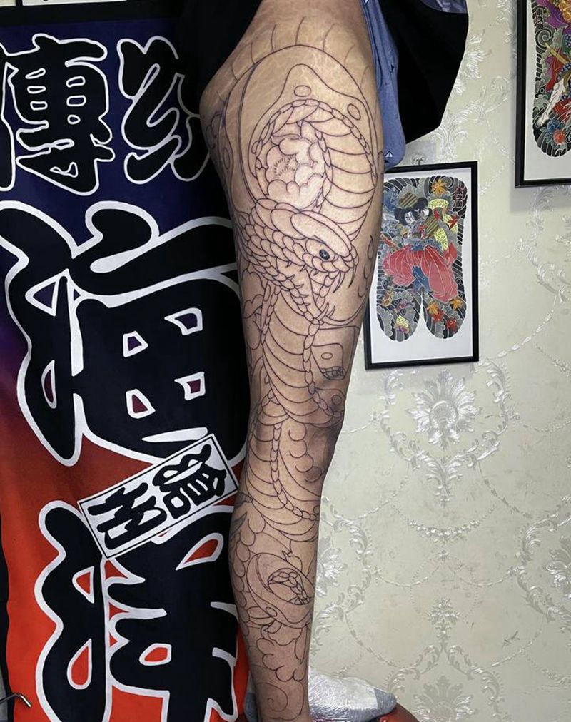 蛇牡丹纹身图片_腿部老传统纹身图案