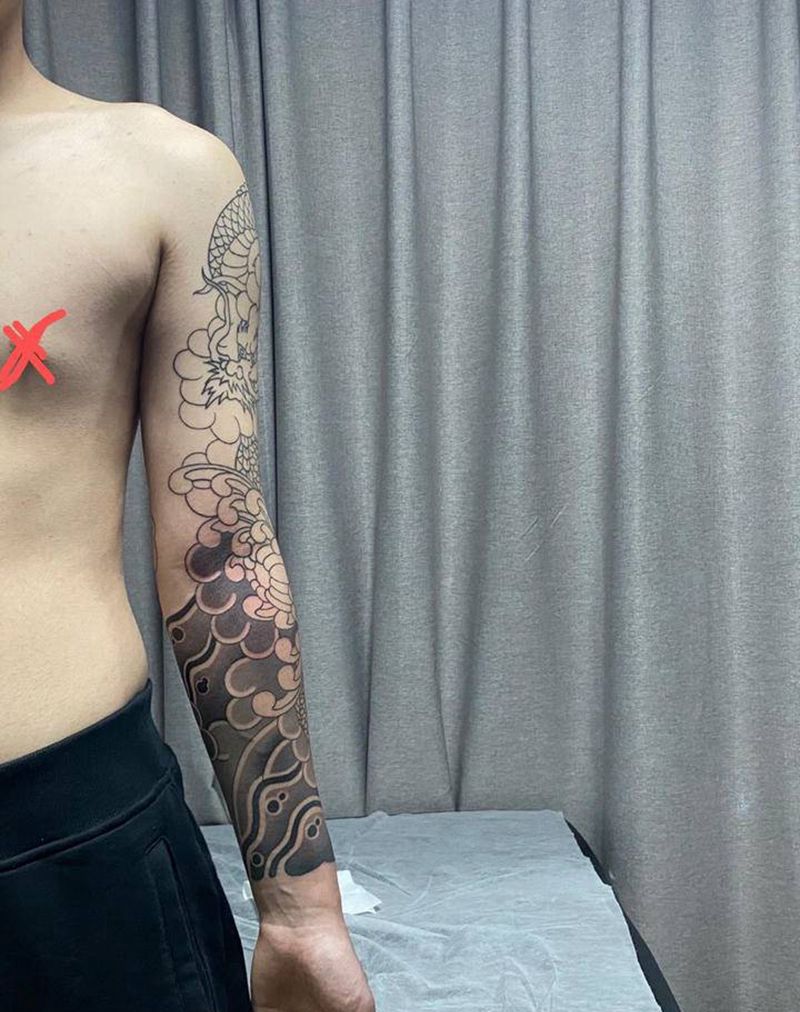 花臂龙，纹身图片_手臂背部老传统纹身图案
