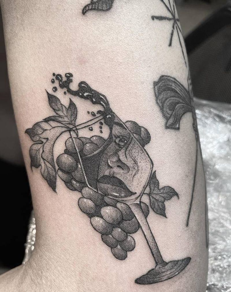 酒杯纹身图片_手臂点刺New School纹身图案