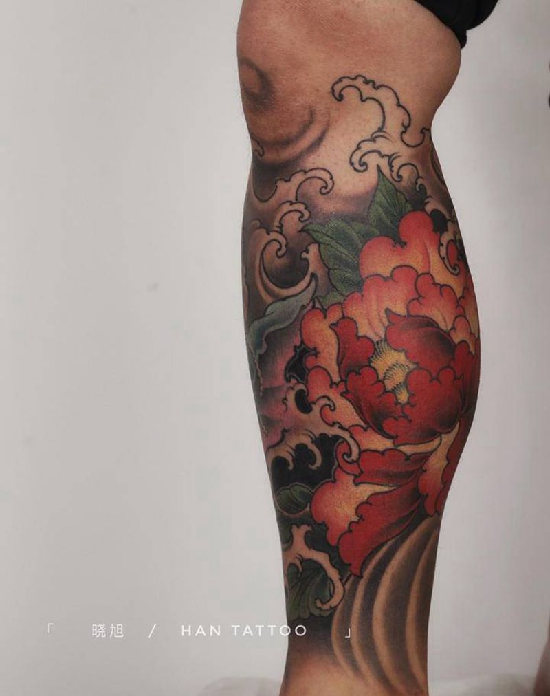 小腿牡丹纹身图片_腿部新传统纹身图案