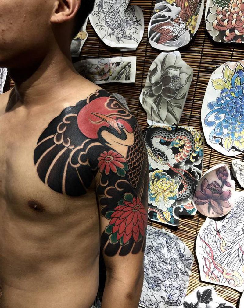 半胛鹤纹身图片_手臂老传统鹤纹身图案