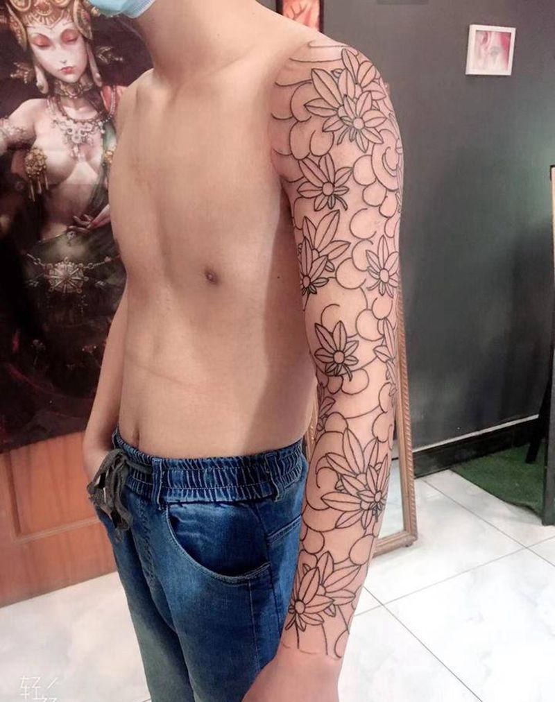 枫叶臂初步线纹身图片_手臂老传统纹身图案