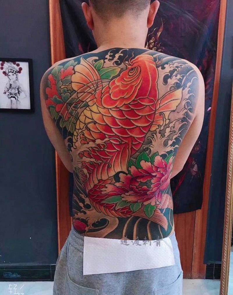 一条鱼完工纹身图片_背部腰部新传统老传统纹身图案