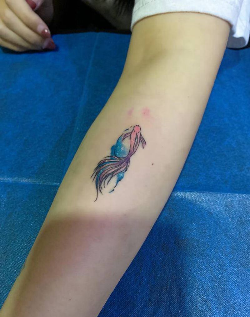 金鱼纹身图片_手臂纹身图案